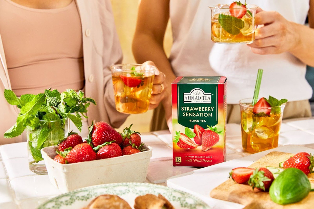 Ahmad Tea Strawberry herbata czarna truskawkowa
